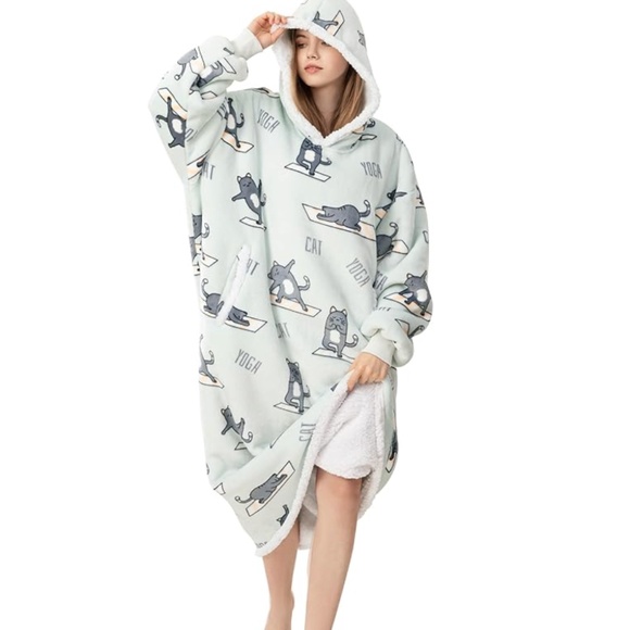 Angelhood yoga cats light green mint hooded wearable blanket NWT - Picture 1 of 9